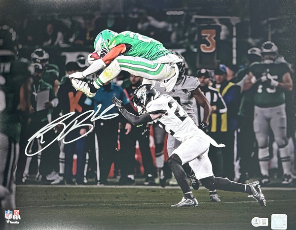Saquon Barkley Signed Philadelphia Eagles Reverse Hurdle 16x20 Photo Beckett S