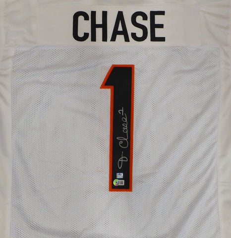 Cincinnati Bengals Ja'Marr Chase Autographed White Jersey Beckett QR #W969849