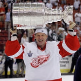 Dominik Hasek Signed Detroit Red Wing Logo Puck (Beckett) 2002 Stanley Cup Champ