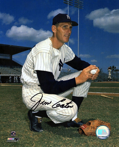 Jim Coates Signed Yankees Kneeling Pose 8x10 Photo - (In Black) - (SCHWARTZ COA)