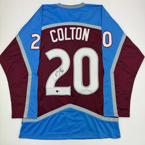 Autographed/Signed Ross Colton Colorado Maroon Hockey Jersey Beckett BAS COA