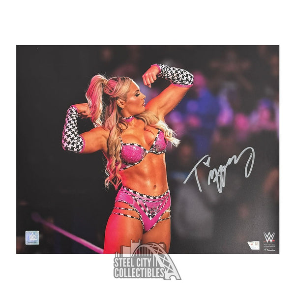 Tiffany Stratton Autographed WWE 16x20 Wrestling Photo - Fanatics (Flex)
