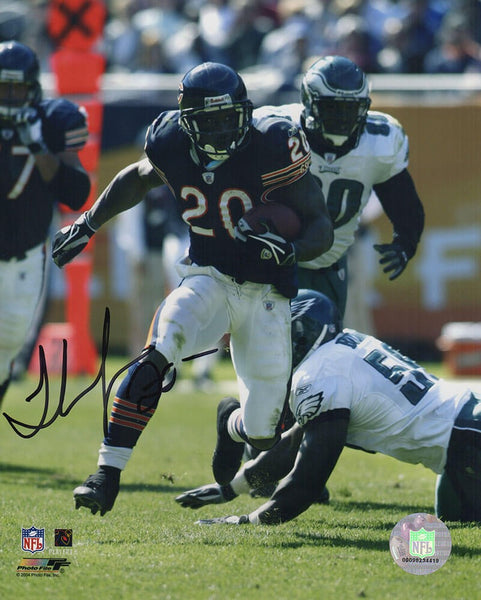 Thomas Jones Signed Bears Navy Jersey Action vs Eagles 8x10 Photo (SCHWARTZ COA)