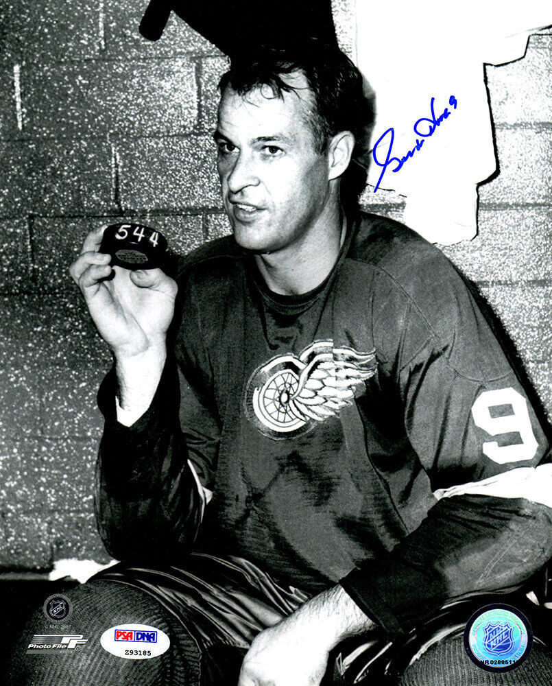 Gordie Howe Signed Detroit Red Wings 544th Goal Puck B&W 8x10 Photo ...