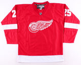 Mike Green Signed Redwings Jersey (Beckett COA) 29th Overall Pick 2004 NHL Draft