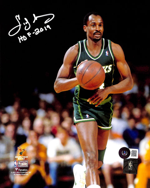 Sidney Moncrief Autographed/Signed Milwaukee Bucks 8x10 Photo BAS 42872