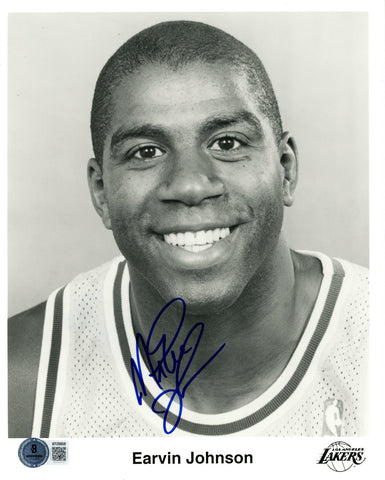 Magic Johnson Autographed Los Angeles Lakers 8x10 Photo B&W Close Beckett 56634