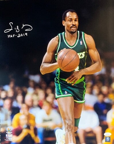 MIlw. Bucks SIDNEY MONCRIEF Signed 16x20 Photo #11 AUTO w/ "HOF 2019" - JSA