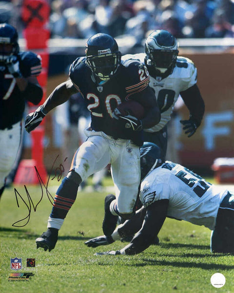 Thomas Jones Signed Bears Navy Jersey Action vs Eagles 16x20 Photo -SCHWARTZ COA