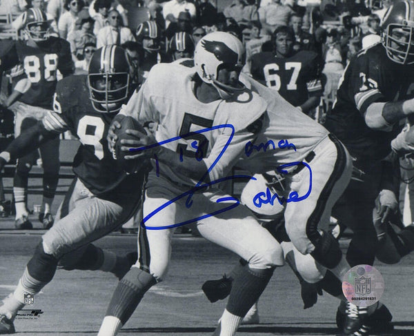 Roman Gabriel Signed Philadelphia Eagles B&W Action 8x10 Photo - (SCHWARTZ COA)