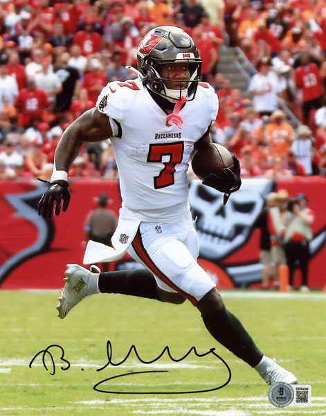 BUCKY IRVING AUTOGRAPHED TAMPA BAY BUCCANEERS 8x10 PHOTO BECKETT