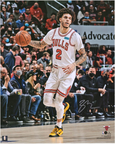Lonzo Ball Chicago Bulls Signed 16x20Jersey Dribbling Photo