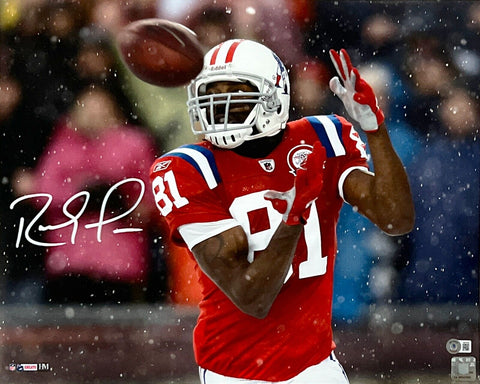 Randy Moss New England Patriots Signed Throwback Snow Catch 16x20 Photo BAS