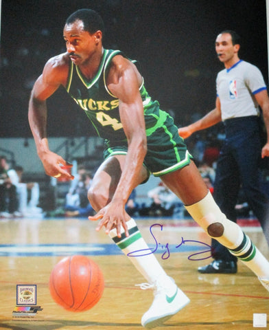 MIlw. Bucks SIDNEY MONCRIEF Signed 16x20 Photo #8 AUTO - Hall of Fame - 5 x AS