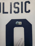 SUEDE FRAMED CHRISTIAN PULISIC AUTOGRAPHED SIGNED USA JERSEY BECKETT HOLO