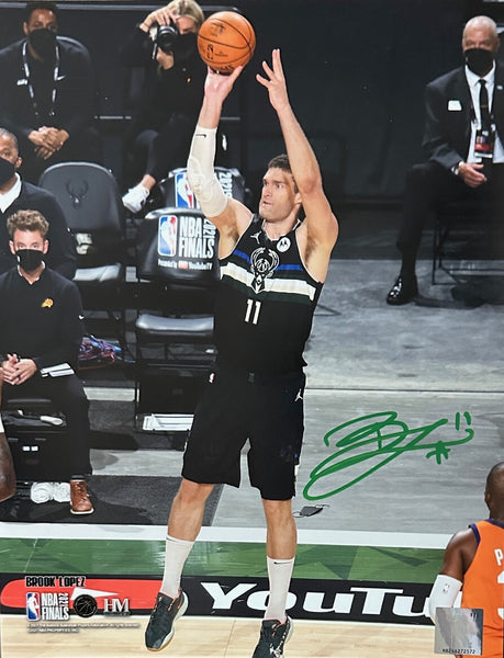 MIlw. Bucks 2021 NBA Champion BROOK LOPEZ Signed 8x10 Photo #3 AUTO