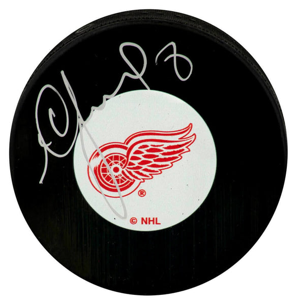Igor Larionov Signed Detroit Red Wings Logo Hockey Puck - (SCHWARTZ COA)