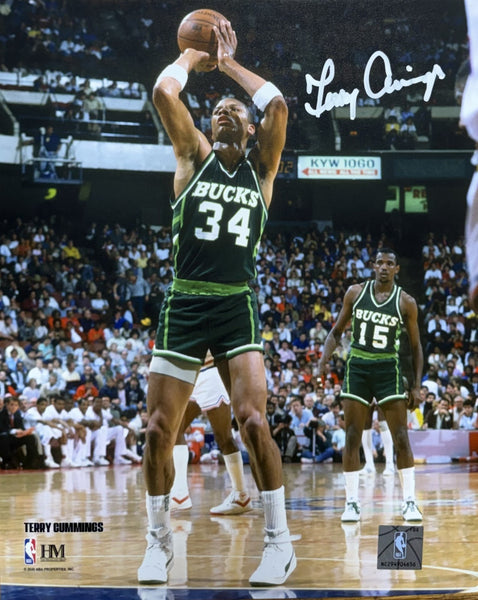 TERRY CUMMINGS Signed 8x10 Photo #3 - Milwaukee Bucks NBA - AUTO