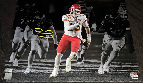 PATRICK MAHOMES SIGNED SUPER BOWL LVII KANSAS CITY CHIEFS 16x20 PHOTO BECKETT