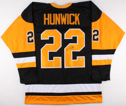 Matt Hunwick Signed Black Penguins Jersey (Beckett) 35th Overall pick 1996 Draft