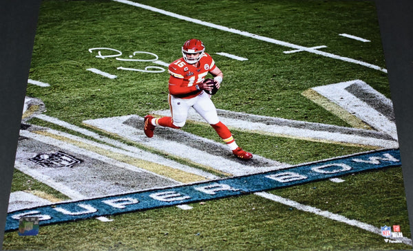PATRICK MAHOMES SIGNED KANSAS CITY CHIEFS SUPER BOWL LIV 16x20 PHOTO BECKETT