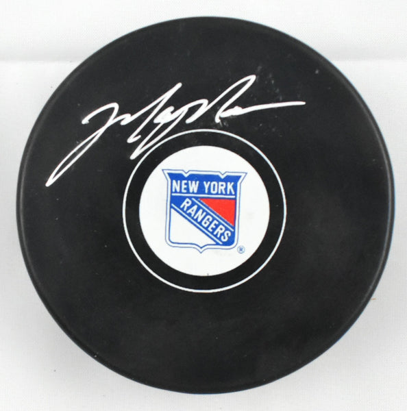 Mark Messier Autographed New York Rangers Hockey Puck - Beckett Holo