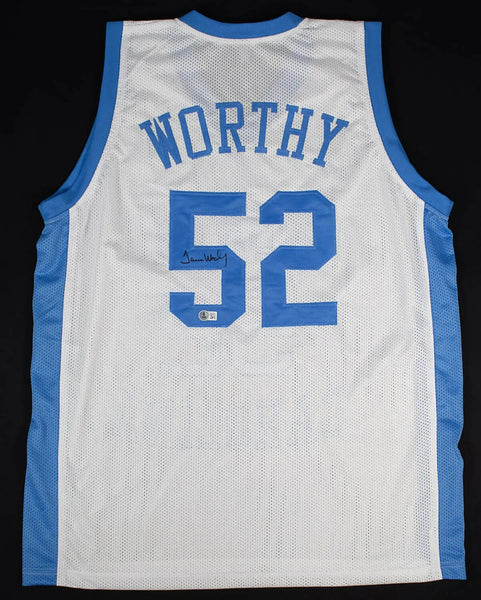 James Worthy Signed North Carolina Tar Heels Jersey "82 NCAA Champs" (Beckett)