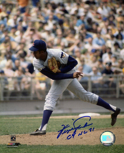 Fergie Jenkins Signed Chicago Cubs Pitching 8x10 Photo w/CY NL 71 (SCHWARTZ COA)