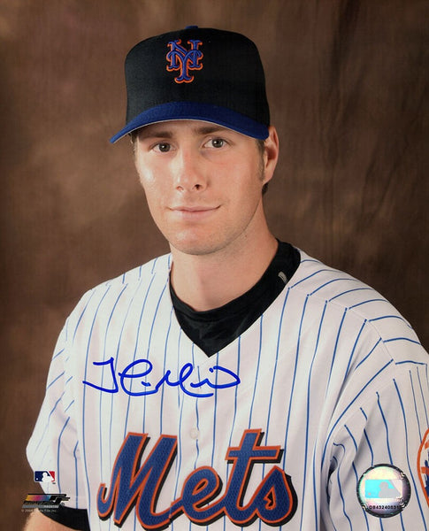 John Maine Signed New York Mets Studio Pose 8x10 Photo - (SCHWARTZ SPORTS COA)