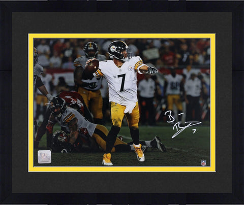 Framed Ben Roethlisberger Pittsburgh Steelers Signed 11" x 14" Spotlight Photo