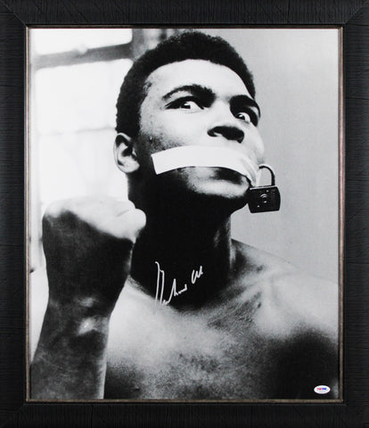 Muhammad Ali Authentic Signed & Framed 20x24 Canvas Auto 10! PSA/DNA #4A54191