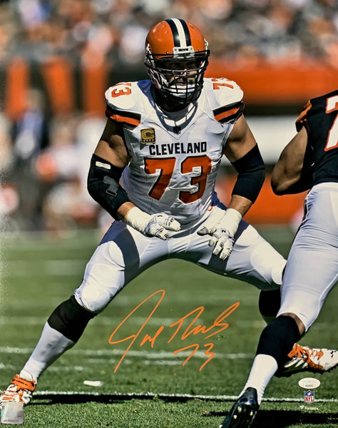 Cle Browns future Hall of Famer JOE THOMAS Signed 16x20 Photo #3 AUTO - JSA