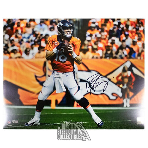 Peyton Manning Autographed Denver 16x20 Football Photo - Fanatics