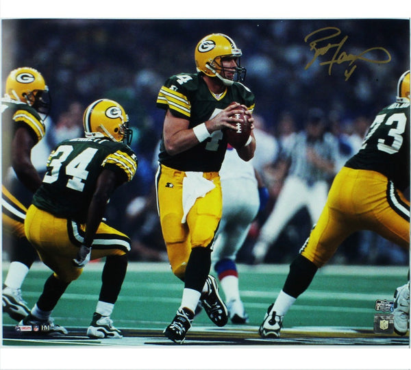 Brett Favre Signed Green Bay Packers Unframed 16x20 Running with Ball NFL Photo