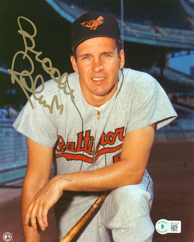 Orioles Brooks Robinson Signed 8x10 Vertical Kneeling Photo w/ Gold Sig BAS