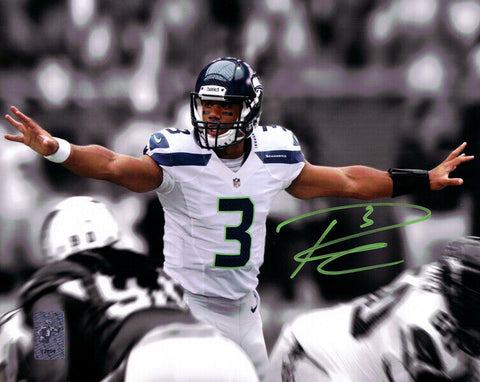 RUSSELL WILSON AUTOGRAPHED 8X10 PHOTO SEATTLE SEAHAWKS FIRST GAME RW HOLO 88004
