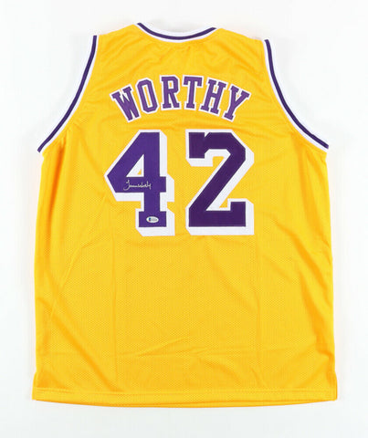James Worthy Signed Los Angeles Lakers Jersey (Beckett Hologram) 3xNBA Champion