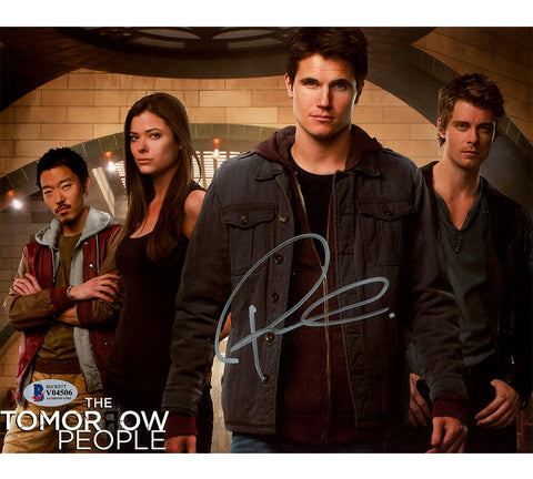 Robbie Amell Signed The Tomorrow People Unframed 8x10 Photo