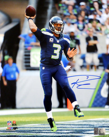 RUSSELL WILSON AUTOGRAPHED 16X20 PHOTO SEATTLE SEAHAWKS RW HOLO STOCK #95141