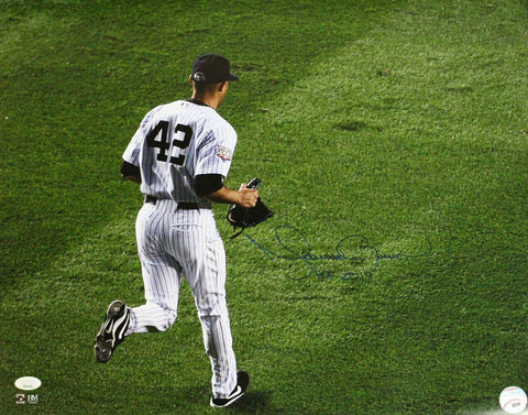 Mariano Rivera Autographed New York Yankees 16x20 Photo HOF JSA 33705