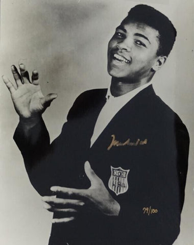 Muhammad Ali Autographed Signed 11x14 Photo PSA/DNA #H47285