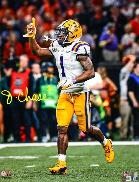 Ja'Marr Chase Autographed LSU 16x20 Pointing Photo-Beckett W Hologram *Yellow