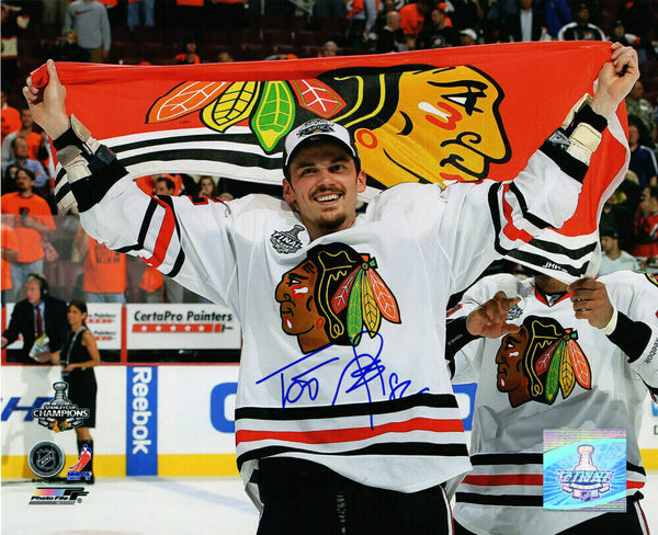 Tomas Kopecky Signed Chicago Blackhawks 2010 Stanley Cup Trophy 8x10 Photo - SS