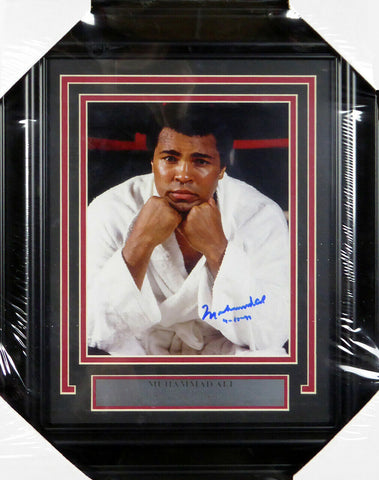Muhammad Ali Authentic Autographed Signed Framed 8x10 Photo PSA/DNA COA H47555