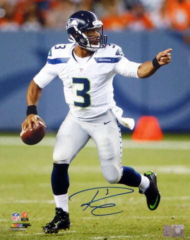 RUSSELL WILSON AUTOGRAPHED 16X20 PHOTO SEATTLE SEAHAWKS RW HOLO STOCK #95143