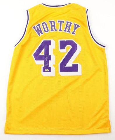 James Worthy Signed Los Angeles Lakers Home Jersey (MAB Hologram) 3xNBA Champion