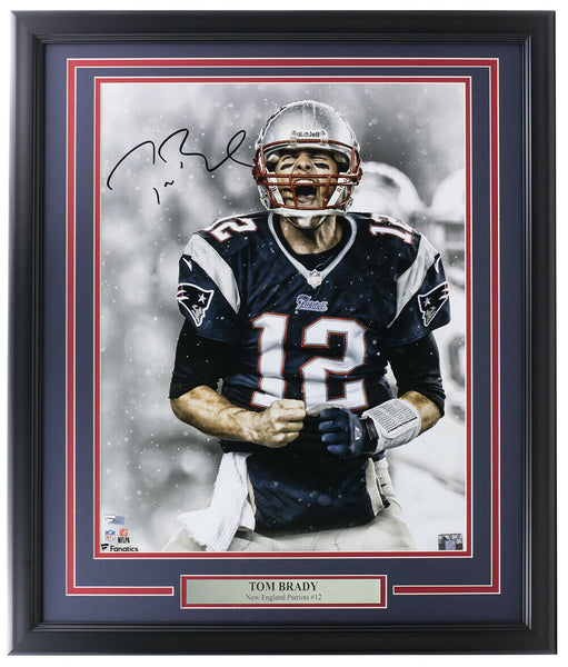 Tom Brady Signed Framed 16x20 NE Patriots Screaming Photo Fanatics AA0105766