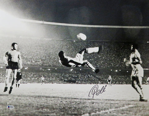 Pele Signed Brazil Soccer B&W Action Kick 16x20 Photo (Beckett)