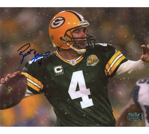 Brett Favre Signed Green Bay Packers Unframed 8x10 Photo - Close Up Throwing