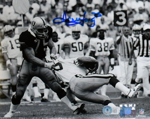 Howie Long Autographed Raiders 8x10 B/W Photo - Beckett W Hologram *Blue